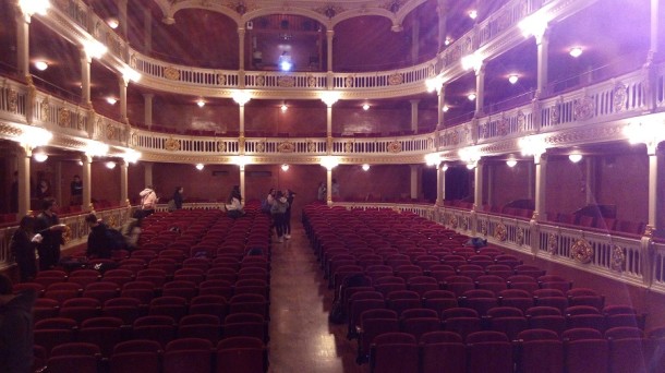 el pati de butaques del Bartrina, en un dels assajos del Tots Dansen